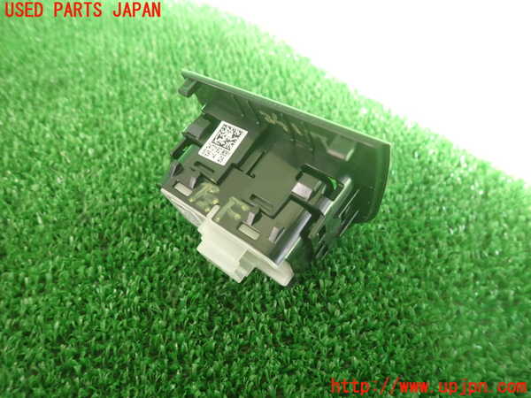 2UPJ-24176245]ベンツ C250(W205)(205045)左前パワーウィンドウスイッチ 中古_m0002.jpg