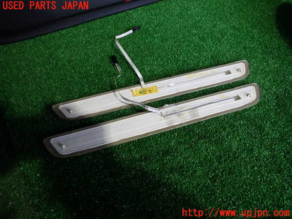 2UPJ-24177740]ベンツ C250(W205)(205045)スカッフプレート 中古_m0002.jpg