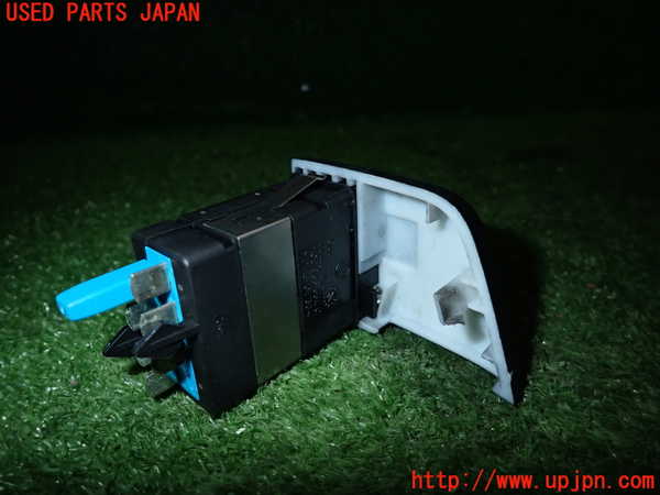 2UPJ-24196307]VW ニュービートル(9CAQY)スイッチ2 (シートヒーター) 【左ハンドル車】 中古_m0002.jpg