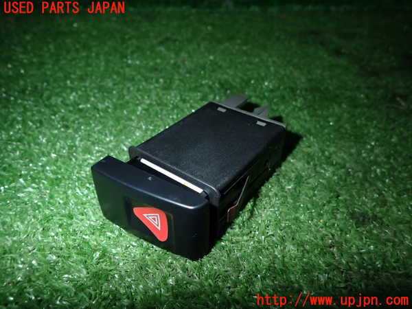 2UPJ-24196290]VW ニュービートル(9CAQY)ハザードスイッチ 【左ハンドル車】 中古_m0001.jpg