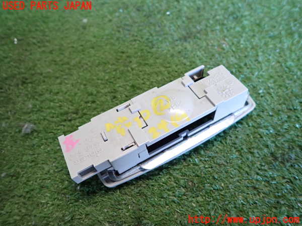 2UPJ-24196412]VW ニュービートル(9CAQY)ルームランプ2 (2列目左) 【左ハンドル車】 中古_m0002.jpg