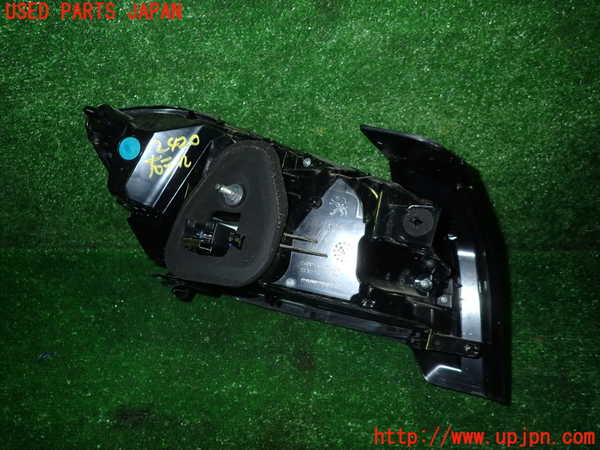 1UPJ-24201530]プジョー・208(P21HN05)右テールランプ 中古_m0003.jpg