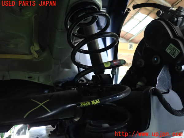 1UPJ-24205100]プジョー・208(P21HN05)右リアスプリング 中古_m0001.jpg