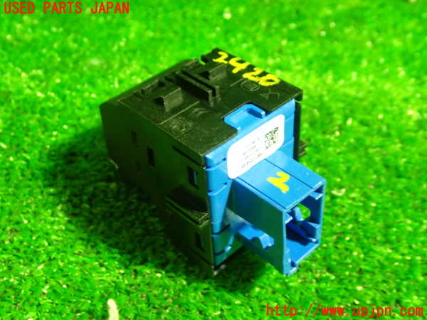 5UPJ-24206307]プジョー・208(P21HN05)スイッチ2（パーキング） 中古_m0002.jpg