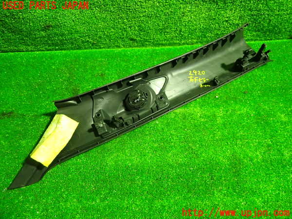 5UPJ-24207655]プジョー・208(P21HN05)右フロントピラートリム 中古_m0004.jpg