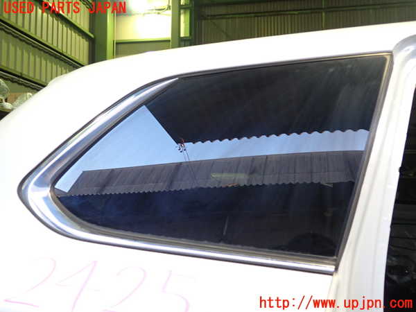 2UPJ-24251380]アウトランダーPHEV(GG3W)右クォーターガラス (43R-007953 M2L3) 中古_m0001.jpg