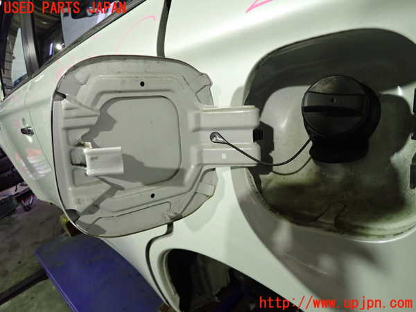 2UPJ-24251690]アウトランダーPHEV(GG3W)フューエルリッド 中古_m0002.jpg