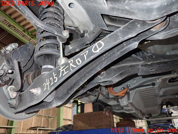 2UPJ-24255226]アウトランダーPHEV(GG3W)左リアロアアーム1 中古_m0001.jpg