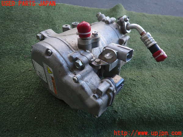2UPJ-24256025]アウトランダーPHEV(GG3W)エアコンコンプレッサー 中古_m0002.jpg