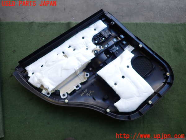 2UPJ-24251294]アウトランダーPHEV(GG3W)右後ドア内張り 中古_m0004.jpg