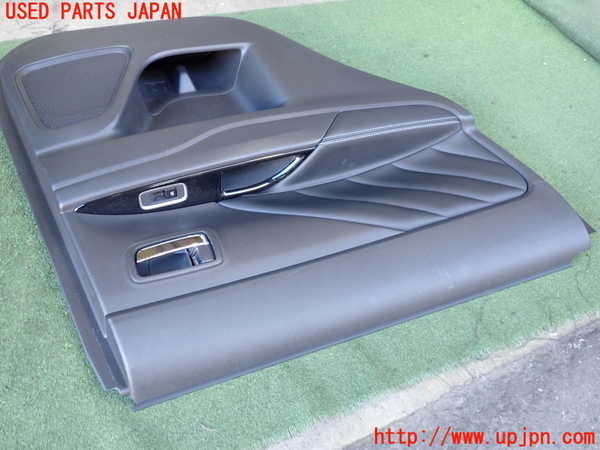 2UPJ-24251324]アウトランダーPHEV(GG3W)左後ドア内張り 中古_m0002.jpg