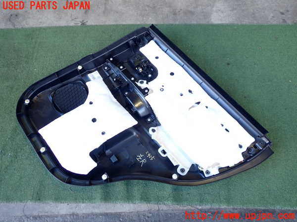 2UPJ-24251324]アウトランダーPHEV(GG3W)左後ドア内張り 中古_m0004.jpg