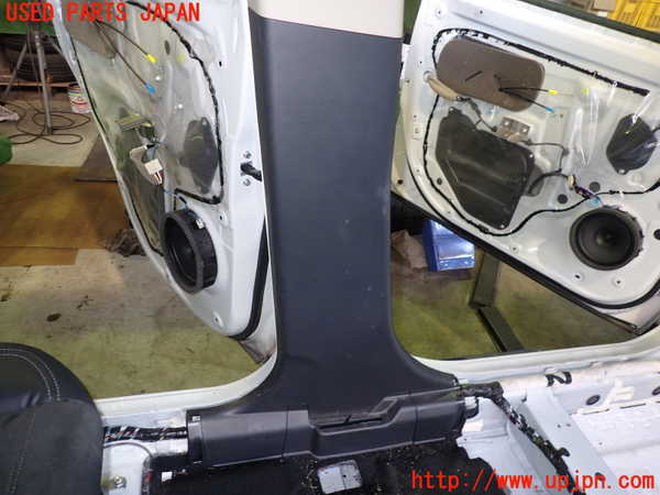 2UPJ-24257670]アウトランダーPHEV(GG3W)左センターピラートリム 中古_m0002.jpg