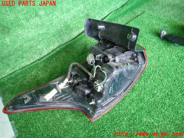 2UPJ-24261530]アウトランダーPHEV(GG2W)右テールランプ 中古_m0002.jpg