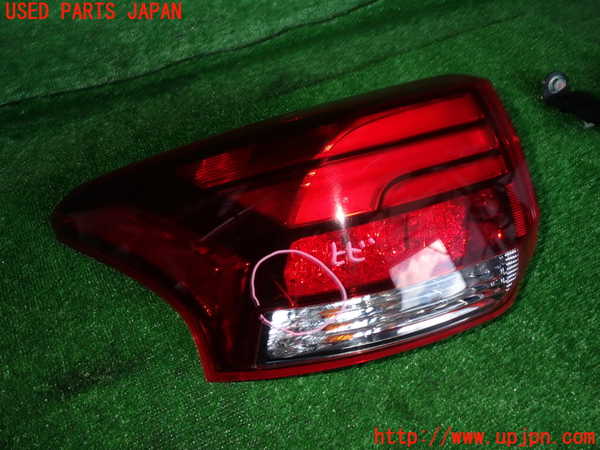 2UPJ-24261536]アウトランダーPHEV(GG2W)左テールランプ 中古_m0001.jpg