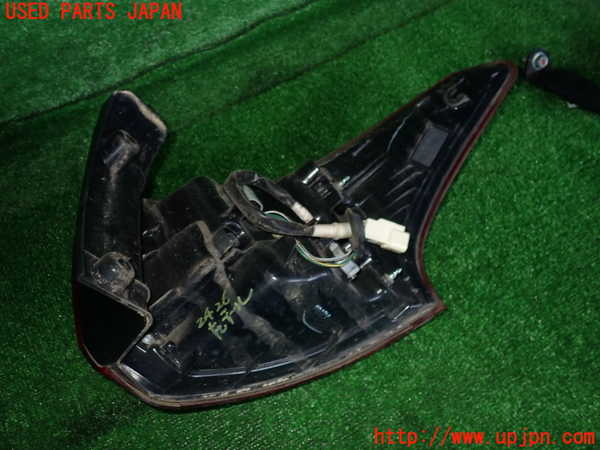 2UPJ-24261536]アウトランダーPHEV(GG2W)左テールランプ 中古_m0003.jpg