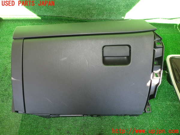 2UPJ-24267516]アウトランダーPHEV(GG2W)グローブボックス1 中古_m0001.jpg