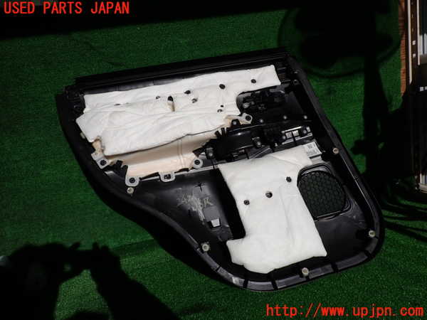 2UPJ-24261294]アウトランダーPHEV(GG2W)右後ドア内張り 中古_m0003.jpg