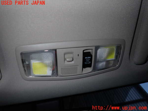 2UPJ-24266411]アウトランダーPHEV(GG2W)ルームランプ1 (1列目真中) 中古_m0001.jpg