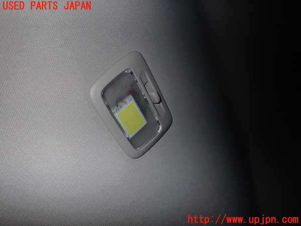 2UPJ-24266412]アウトランダーPHEV(GG2W)ルームランプ2 (2列目真中) 中古_m0001.jpg