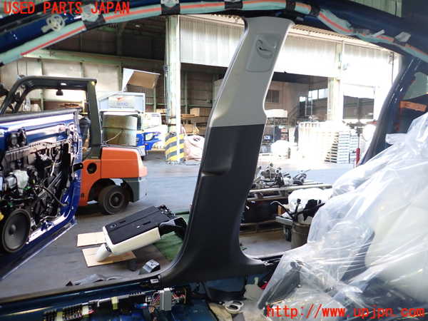 2UPJ-24297665]テスラ・モデル Y(YL1YT)右センターピラートリム 中古_m0001.jpg