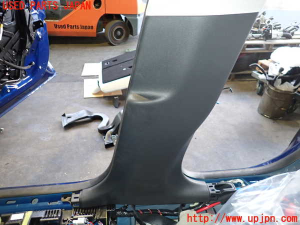 2UPJ-24297665]テスラ・モデル Y(YL1YT)右センターピラートリム 中古_m0003.jpg