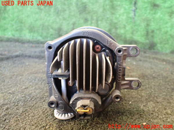1UPJ-24301180]ハリアー ハイブリッド(AVU65W)右フォグ 中古_m0003.jpg