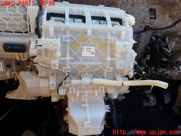 1UPJ-24306081]ハリアー ハイブリッド(AVU65W)エバポレーター1 中古_m0001.jpg