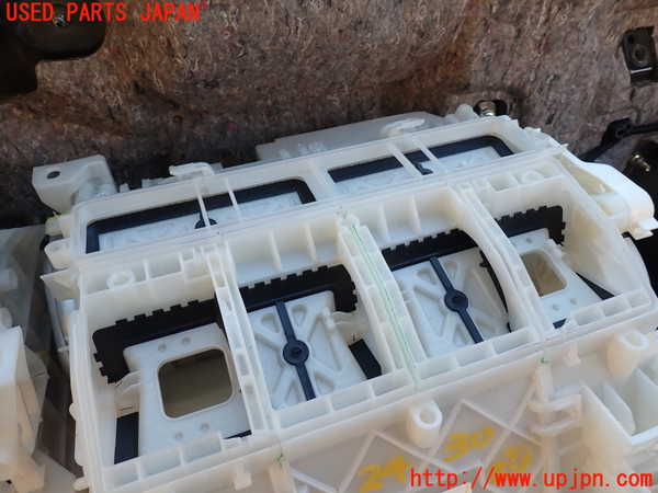 1UPJ-24306081]ハリアー ハイブリッド(AVU65W)エバポレーター1 中古_m0002.jpg