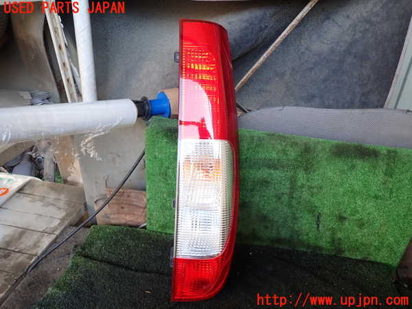5UPJ-24311530]ベンツ ビアノ W639(Viano)(639811)右テールランプ 中古_m0001.jpg