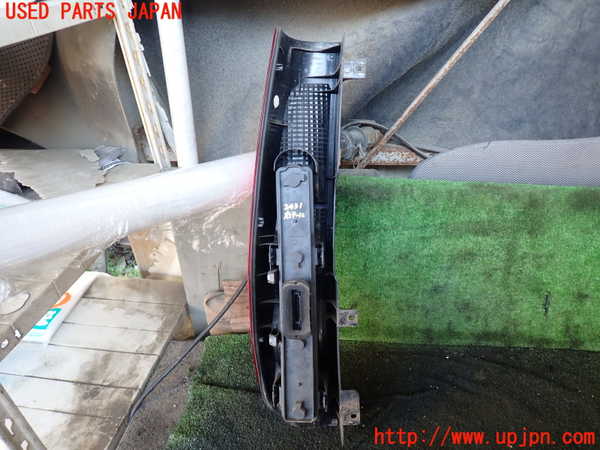 5UPJ-24311530]ベンツ ビアノ W639(Viano)(639811)右テールランプ 中古_m0002.jpg