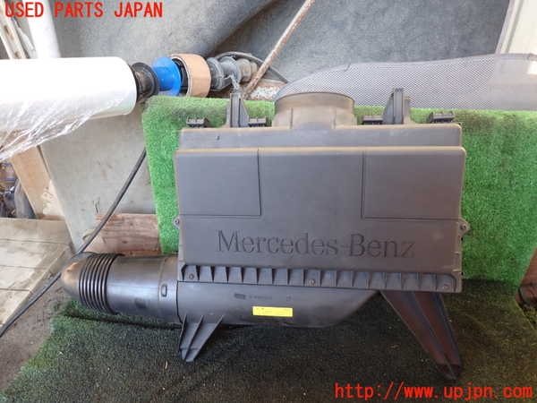 1UPJ-24312560]ベンツ ビアノ W639(Viano)(639811)エアクリーナーボックス 中古_m0001.jpg