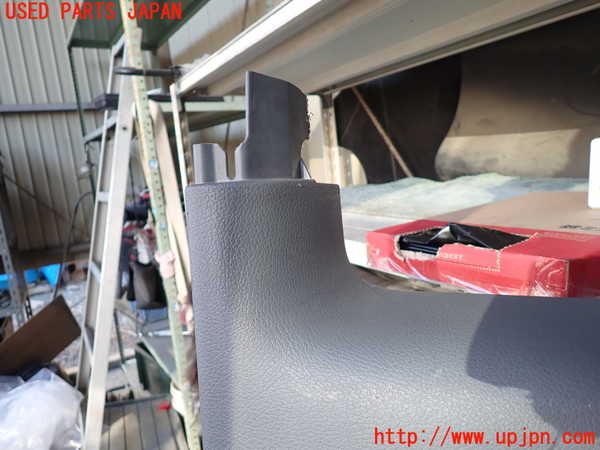 5UPJ-24311578]ベンツ ビアノ W639(Viano)(639811)バックドア内張り 中古_m0004.jpg