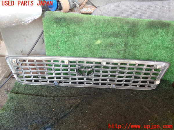 1UPJ-24321050]ハイエースワゴン100系(KZH100G)ラジエターグリル 中古_m0003.jpg
