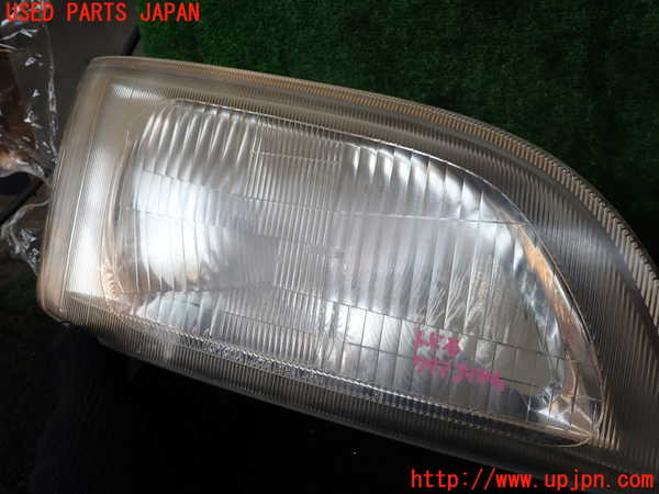1UPJ-24321130]ハイエースワゴン100系(KZH100G)右ヘッドライト ハロゲン 中古_m0002.jpg