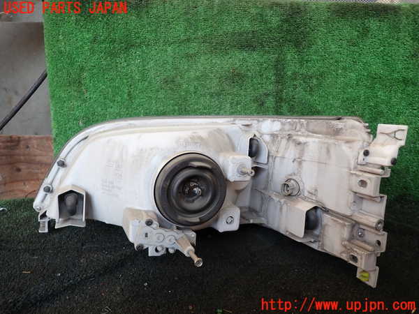 1UPJ-24321130]ハイエースワゴン100系(KZH100G)右ヘッドライト ハロゲン 中古_m0003.jpg