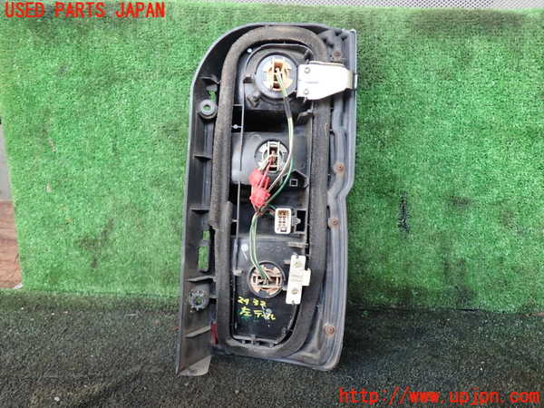 1UPJ-24321536]ハイエースワゴン100系(KZH100G)左テールランプ 中古_m0003.jpg