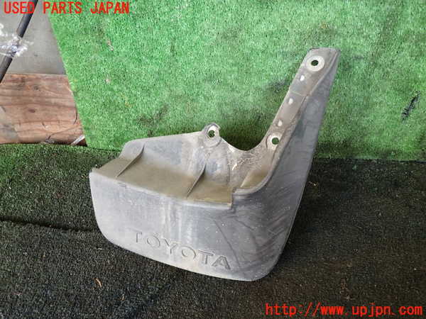 5UPJ-24321454]ハイエースワゴン100系(KZH100G)右リアマッドガード(泥除け) 中古_m0002.jpg