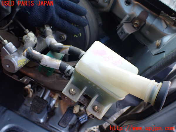 5UPJ-24324050]ハイエースワゴン100系(KZH100G)ブレーキマスターシリンダー 中古_m0001.jpg