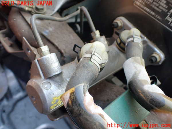 5UPJ-24324050]ハイエースワゴン100系(KZH100G)ブレーキマスターシリンダー 中古_m0002.jpg