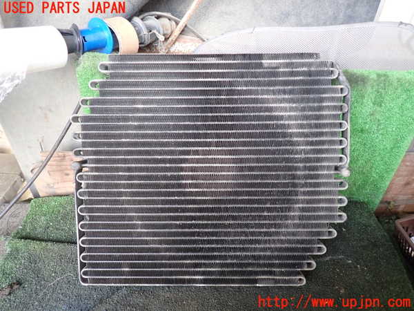 5UPJ-24326031]ハイエースワゴン100系(KZH100G)エアコンコンデンサー1 中古_m0002.jpg