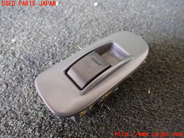 5UPJ-24326245]ハイエースワゴン100系(KZH100G)左前パワーウィンドウスイッチ 中古_m0001.jpg