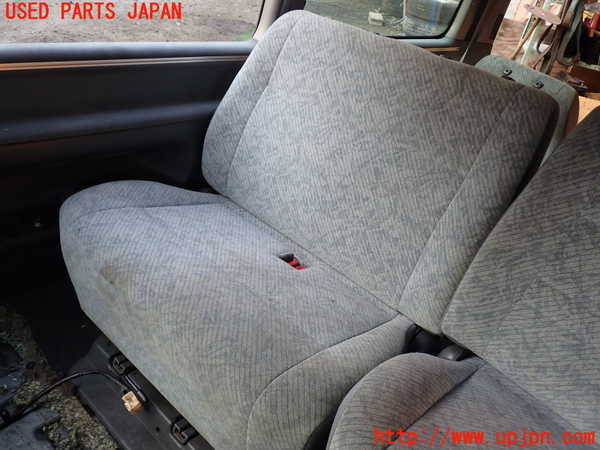 5UPJ-24327145]ハイエースワゴン100系(KZH100G)右2列目シート 中古_m0001.jpg