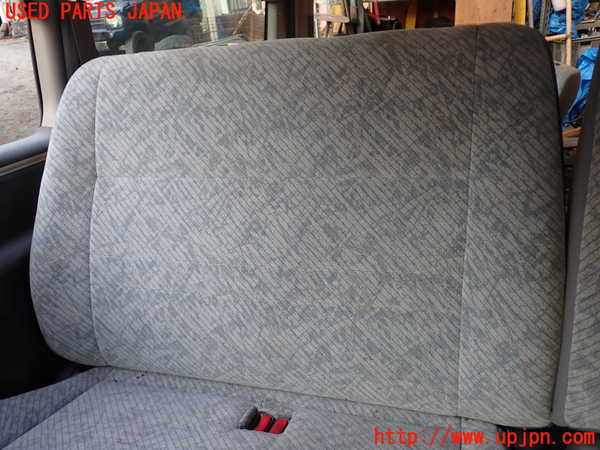 5UPJ-24327145]ハイエースワゴン100系(KZH100G)右2列目シート 中古_m0002.jpg