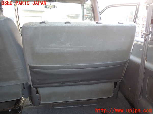 5UPJ-24327145]ハイエースワゴン100系(KZH100G)右2列目シート 中古_m0004.jpg