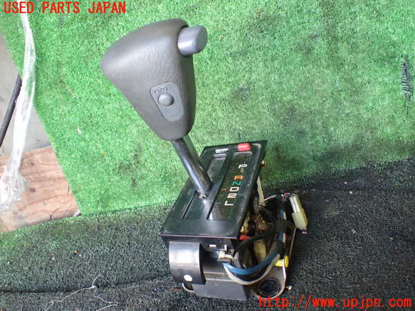 5UPJ-24327555]ハイエースワゴン100系(KZH100G)ATシフトレバー 中古_m0001.jpg