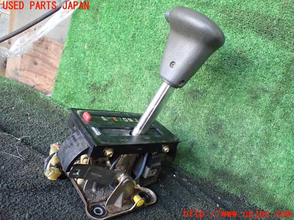5UPJ-24327555]ハイエースワゴン100系(KZH100G)ATシフトレバー 中古_m0003.jpg