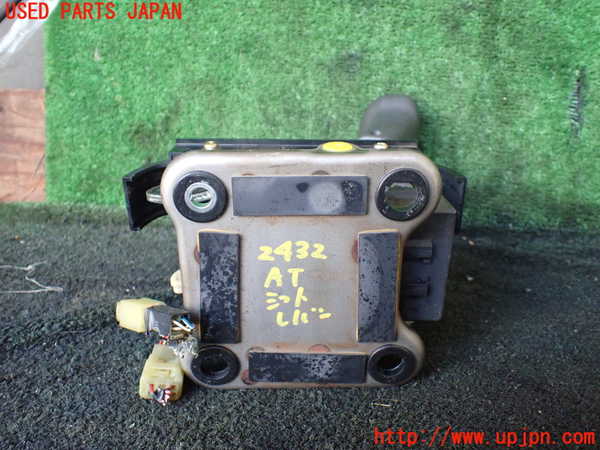 5UPJ-24327555]ハイエースワゴン100系(KZH100G)ATシフトレバー 中古_m0004.jpg