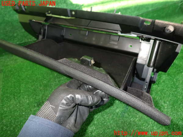2UPJ-24337516]BMW X3(PA25)グローブボックス1 中古 (E83)_m0003.jpg