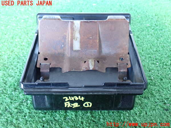 2UPJ-24347821]ランクルプラド(KZJ78W)灰皿1 中古_m0003.jpg